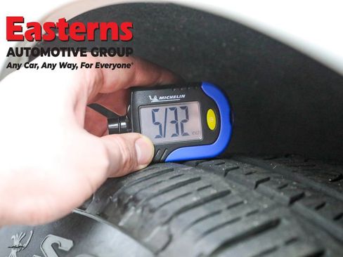 Used 2023 Porsche Macan T w/ Premium Package Plus image 28