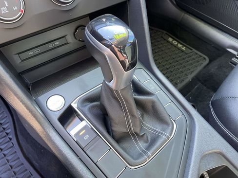 Used 2022 Volkswagen Taos SE image 17