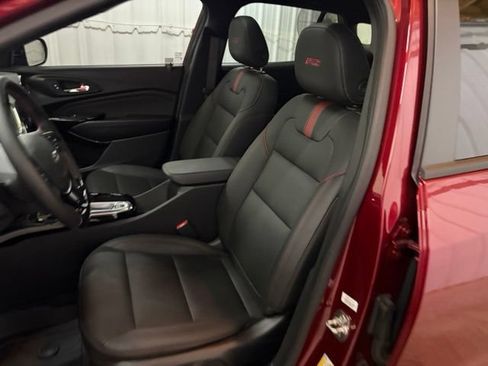 Used 2025 Chevrolet Trax RS w/ Sunroof Package FWD image 30