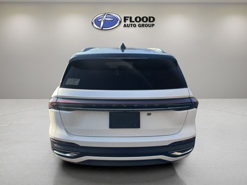 New 2026 Lincoln Nautilus Reserve image 6