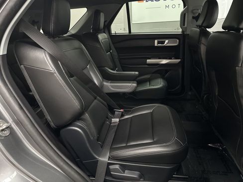 Used 2024 Ford Explorer XLT w/ Equipment Group 202A AWD/4WD image 21