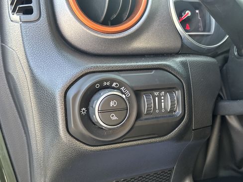 Used 2022 Jeep Gladiator Mojave w/ Cold Weather Group AWD/4WD image 35