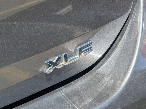 Used 2020 Toyota Highlander XLE FWD image 12