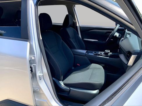 Used 2024 Nissan Rogue S FWD image 9