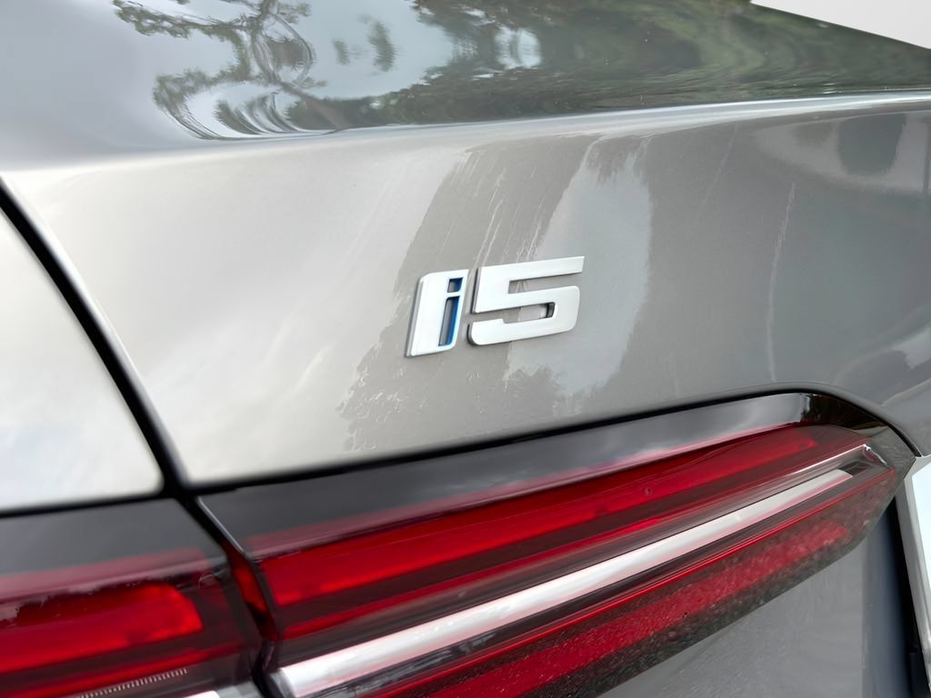 New 2027 BMW i5 eDrive40 AWD/4WD image 28