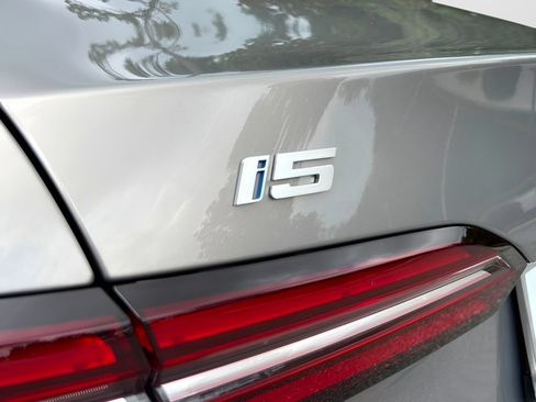 New 2027 BMW i5 xDrive40 AWD/4WD image 28