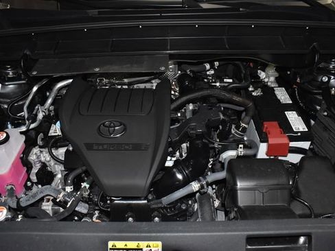 Used 2023 Toyota Highlander XLE image 10