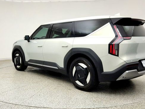 Used 2024 Kia EV9 Light Long Range RWD image 7