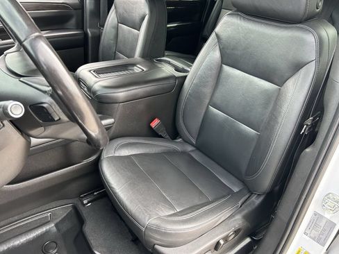 Used 2021 Chevrolet Suburban LT RWD image 21