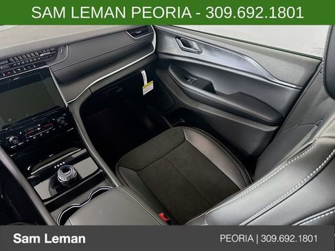 New 2025 Jeep Grand Cherokee Laredo image 23