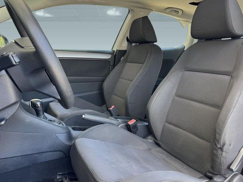 Used 2012 Volkswagen Golf 2-Door FWD image 4