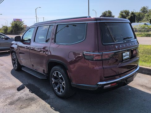 Used 2024 Jeep Wagoneer Series III AWD/4WD image 5