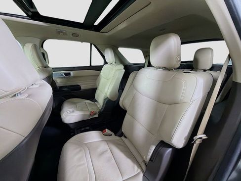 Used 2020 Ford Explorer Platinum image 25
