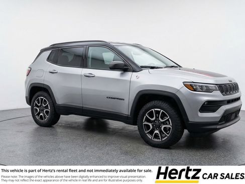 Used 2025 Jeep Compass Trailhawk image 1