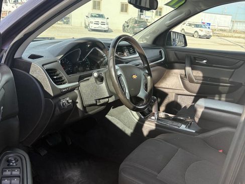 Used 2017 Chevrolet Traverse LT image 5