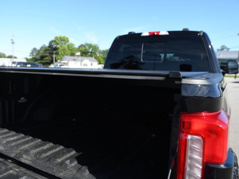 Used 2024 Ford F250 Lariat w/ Lariat Ultimate Package AWD/4WD image 16