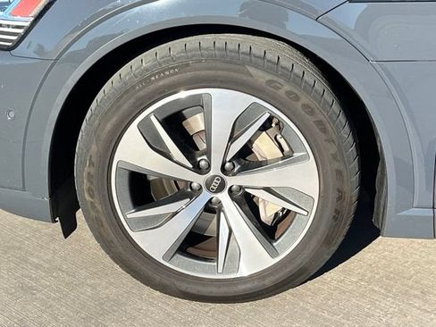 Used 2024 Audi Q8 e-tron Premium Plus w/ Premium Plus Package AWD/4WD image 5