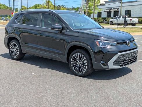 New 2026 Volkswagen Taos SE FWD image 2