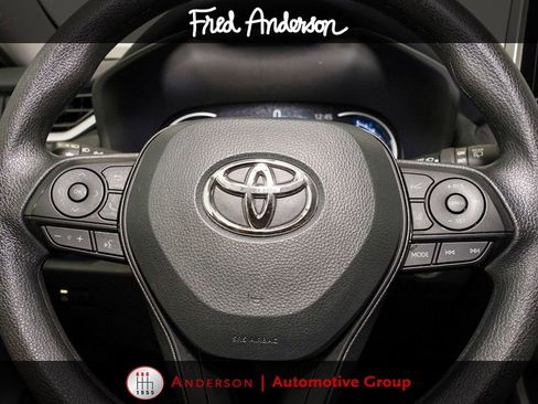 Used 2025 Toyota RAV4 XLE AWD/4WD image 17