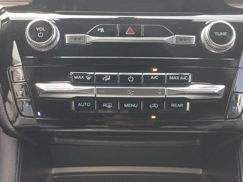 Used 2024 Ford Explorer Limited RWD image 4