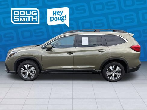 Used 2025 Subaru Ascent Premium AWD/4WD image 2