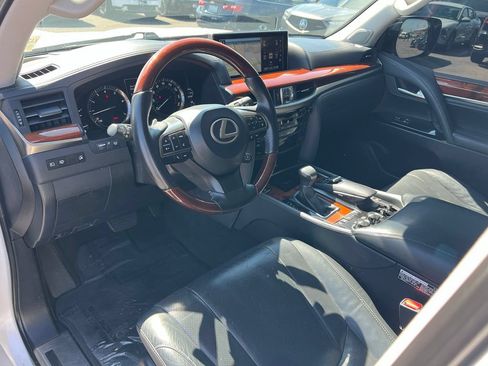 Used 2019 Lexus LX 570 4WD w/ Luxury Package image 17
