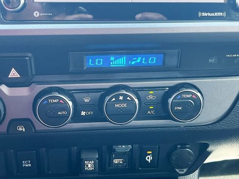 Used 2023 Toyota Tacoma TRD Off-Road image 15