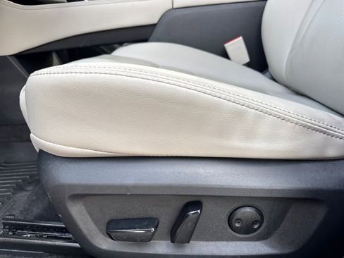 Used 2023 Nissan Rogue SL w/ SL Premium Package image 12