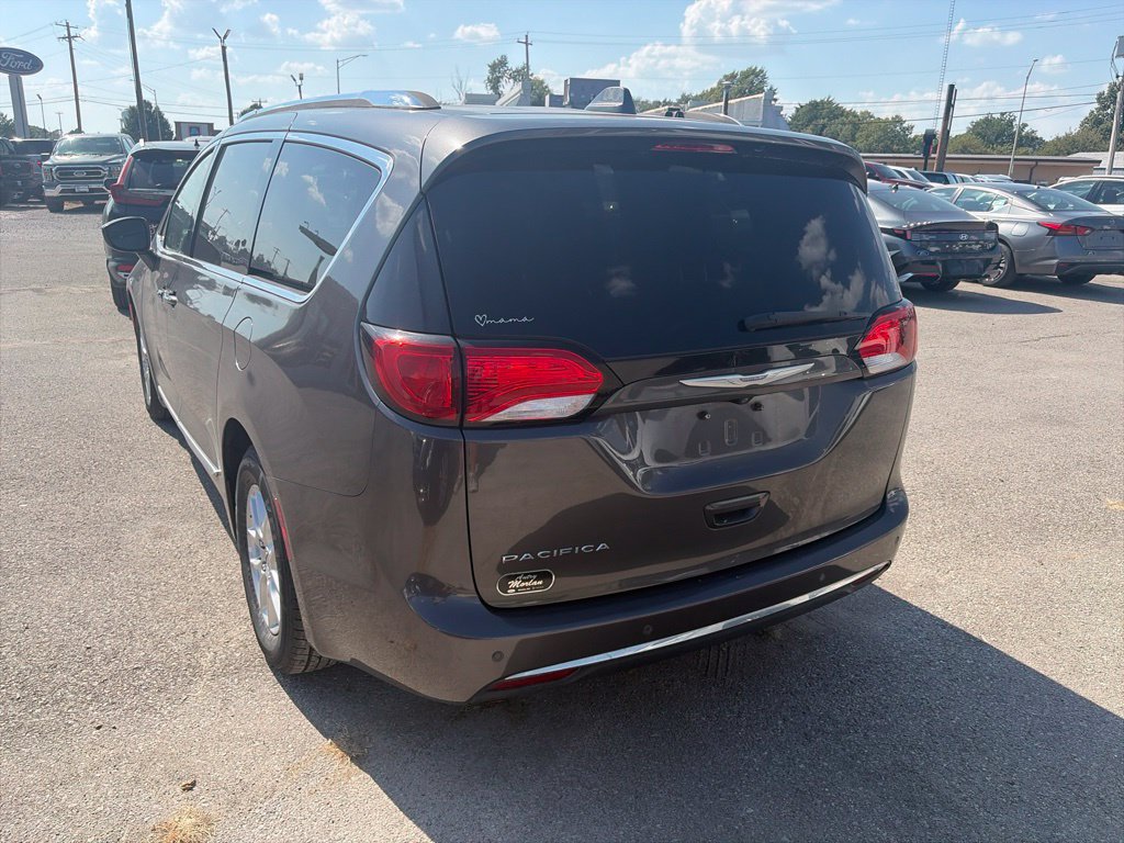 Used 2018 Chrysler Pacifica Touring-L FWD image 4