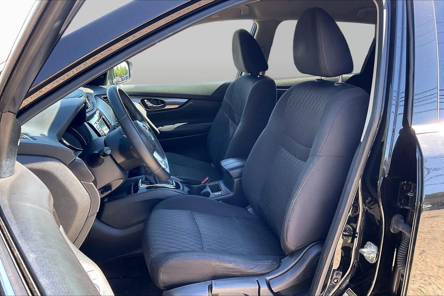 Used 2020 Nissan Rogue S w/ Special Edition Package FWD image 8