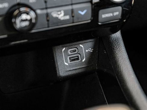 Used 2022 Jeep Compass Limited image 34