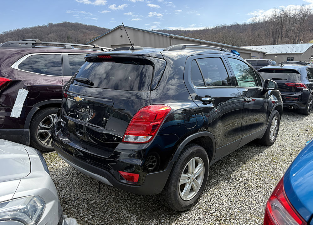 Used 2020 Chevrolet Trax LT w/ LT Convenience Package AWD/4WD image 3