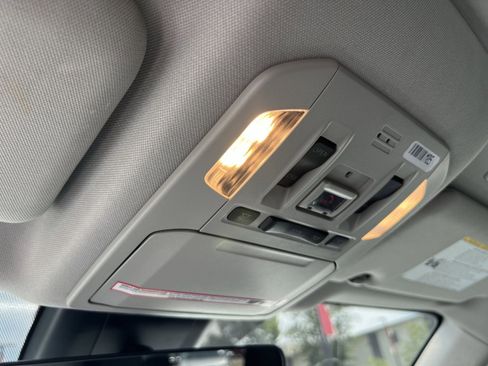 Used 2023 Toyota Highlander XLE FWD image 30