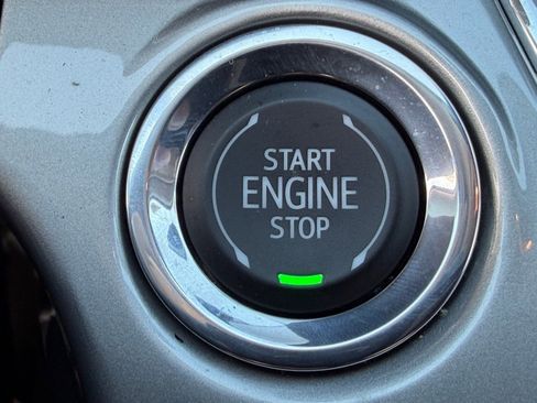 Used 2025 Chevrolet Trax LT w/ LT Convenience Package image 31