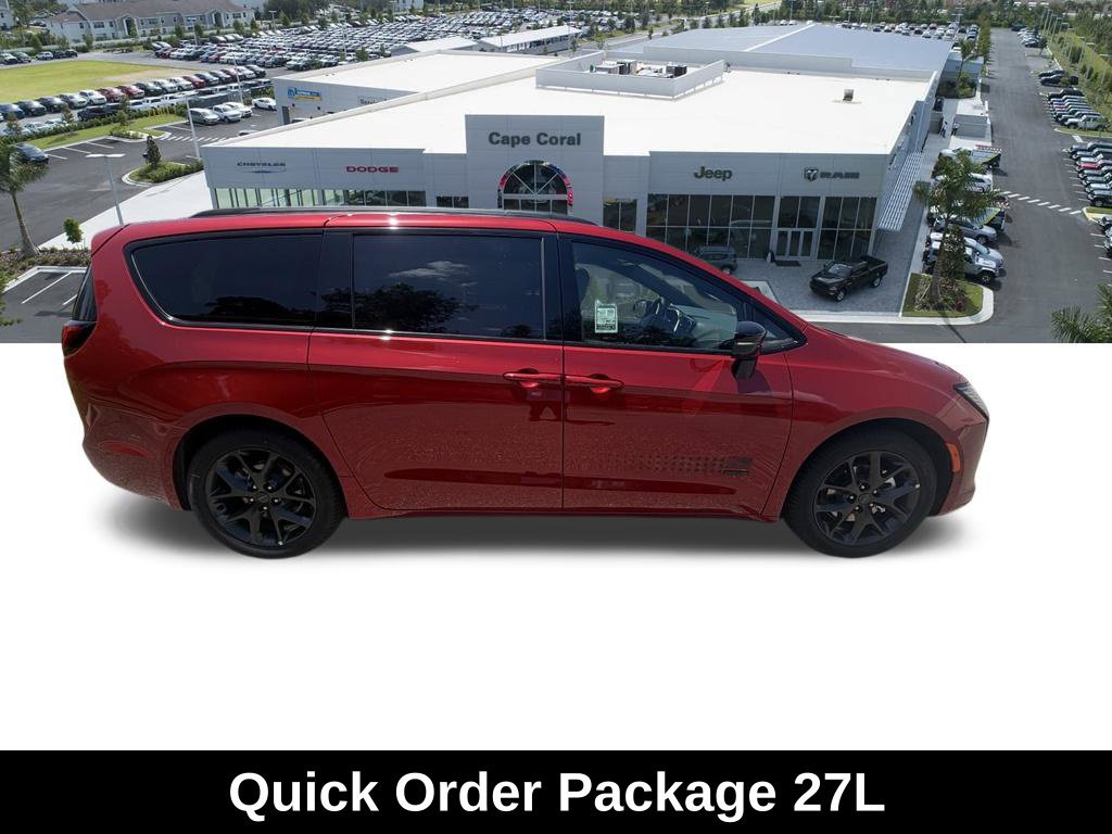 New 2027 Chrysler Pacifica Select FWD image 3