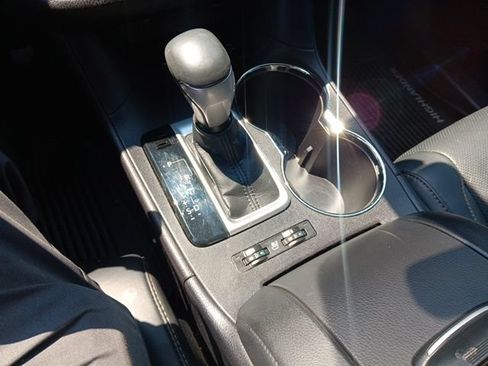 Used 2018 Toyota Highlander Limited Platinum AWD/4WD image 5