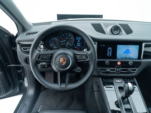 Certified 2026 Porsche Macan AWD/4WD image 32