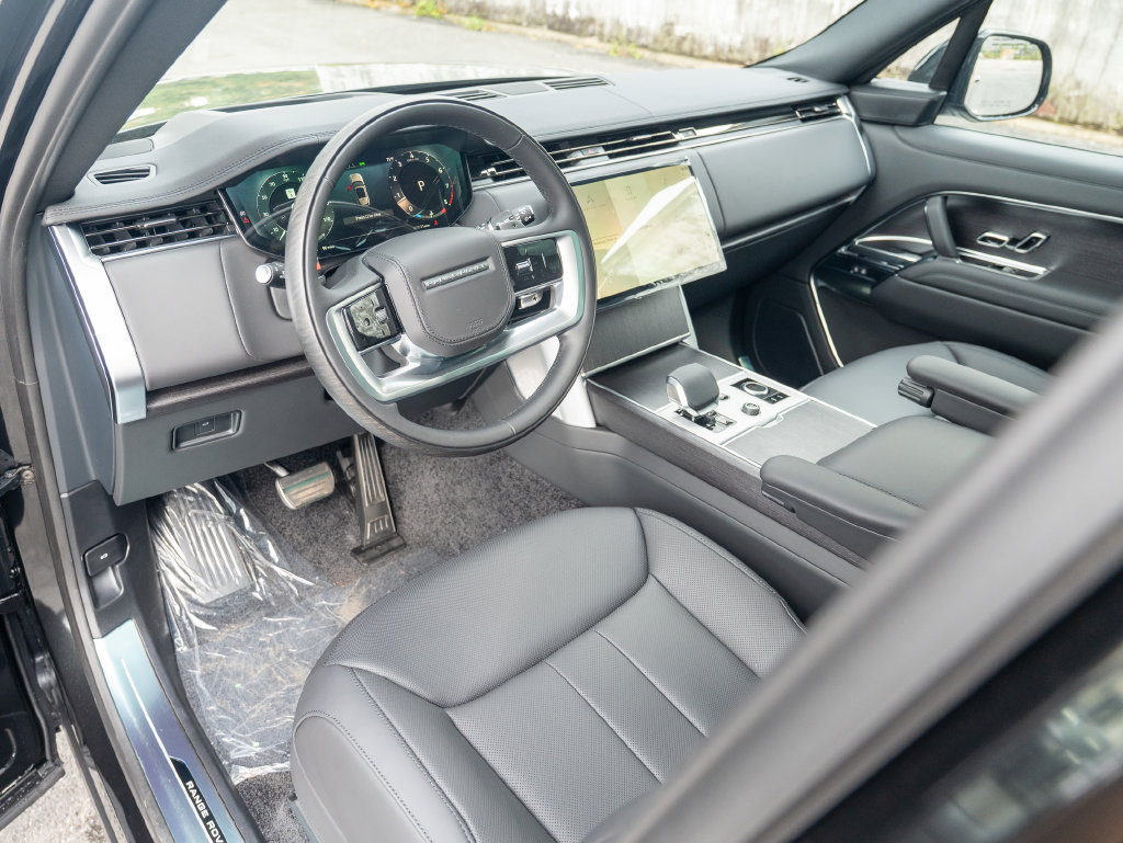 New 2027 Land Rover Range Rover Long Wheelbase SE AWD/4WD image 11