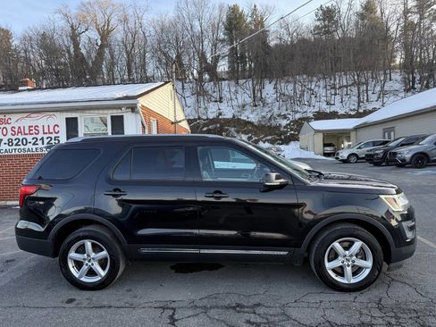 Used 2016 Ford Explorer XLT w/ Equipment Group 202A image 4