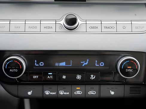 Certified 2026 Hyundai Elantra Limited FWD image 34