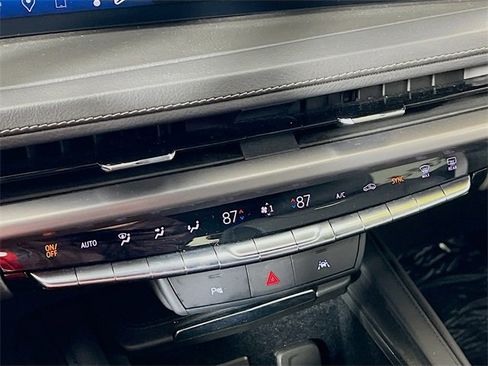 Used 2024 Cadillac XT4 Premium Luxury image 19