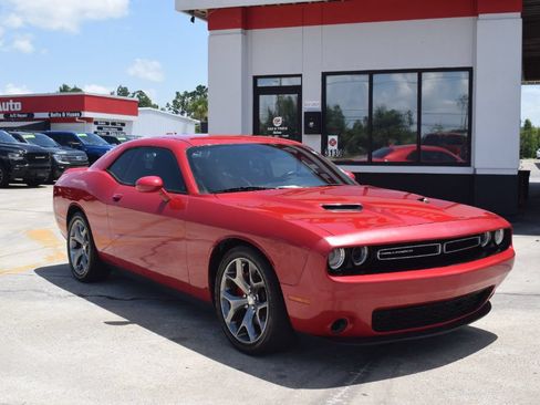 Used 2015 Dodge Challenger SXT w/ Driver Convenience Group RWD image 2