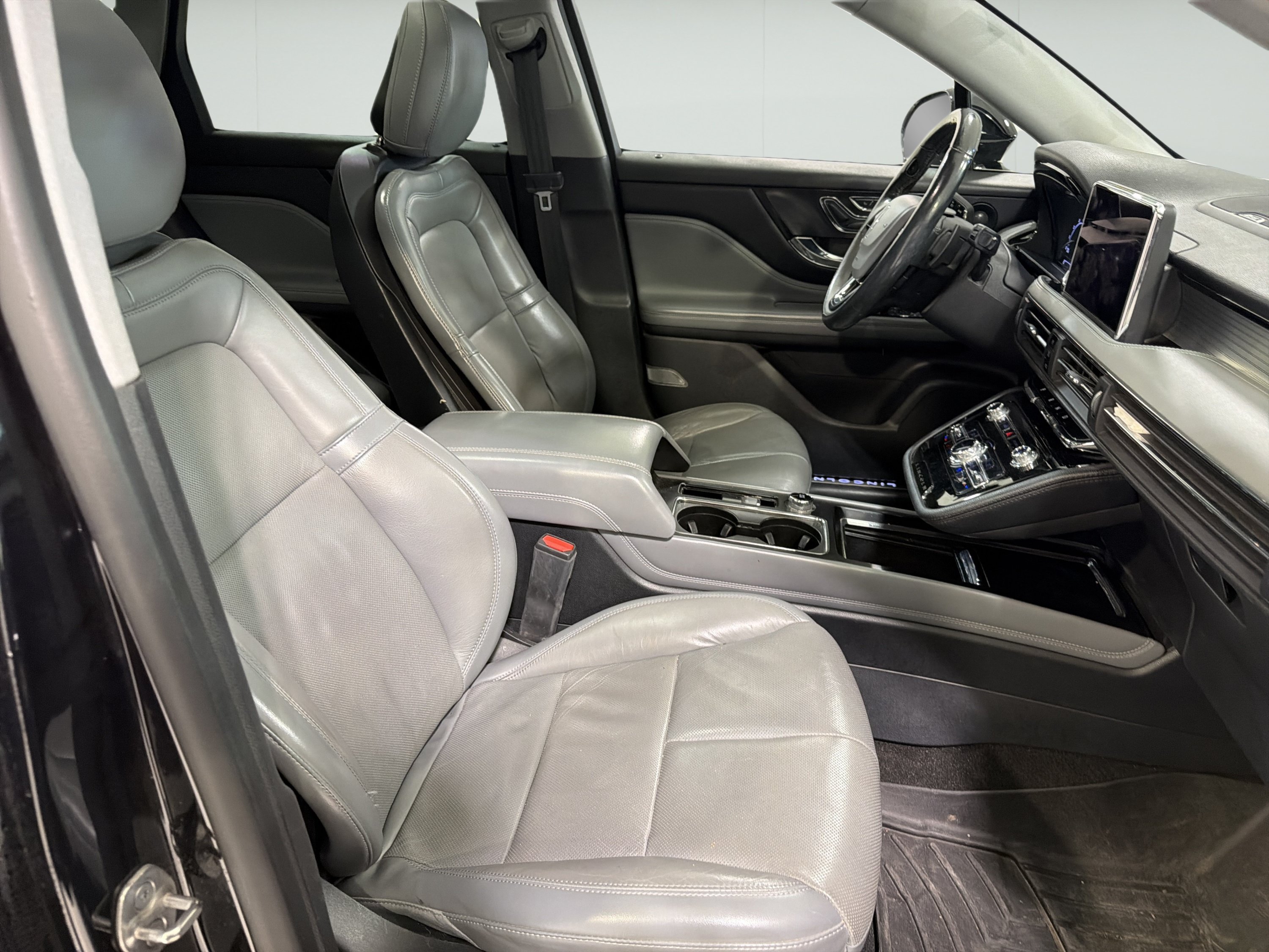 Used 2020 Lincoln Corsair Reserve w/ Elements Package FWD image 12