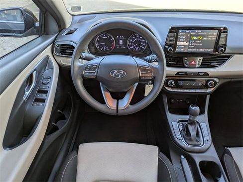 Used 2018 Hyundai Elantra GT image 16