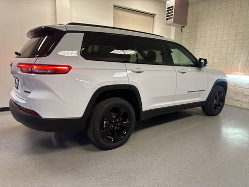 New 2025 Jeep Grand Cherokee L Limited w/ Black Appearance Package image 21