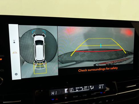 Used 2025 Toyota Sienna Platinum image 20