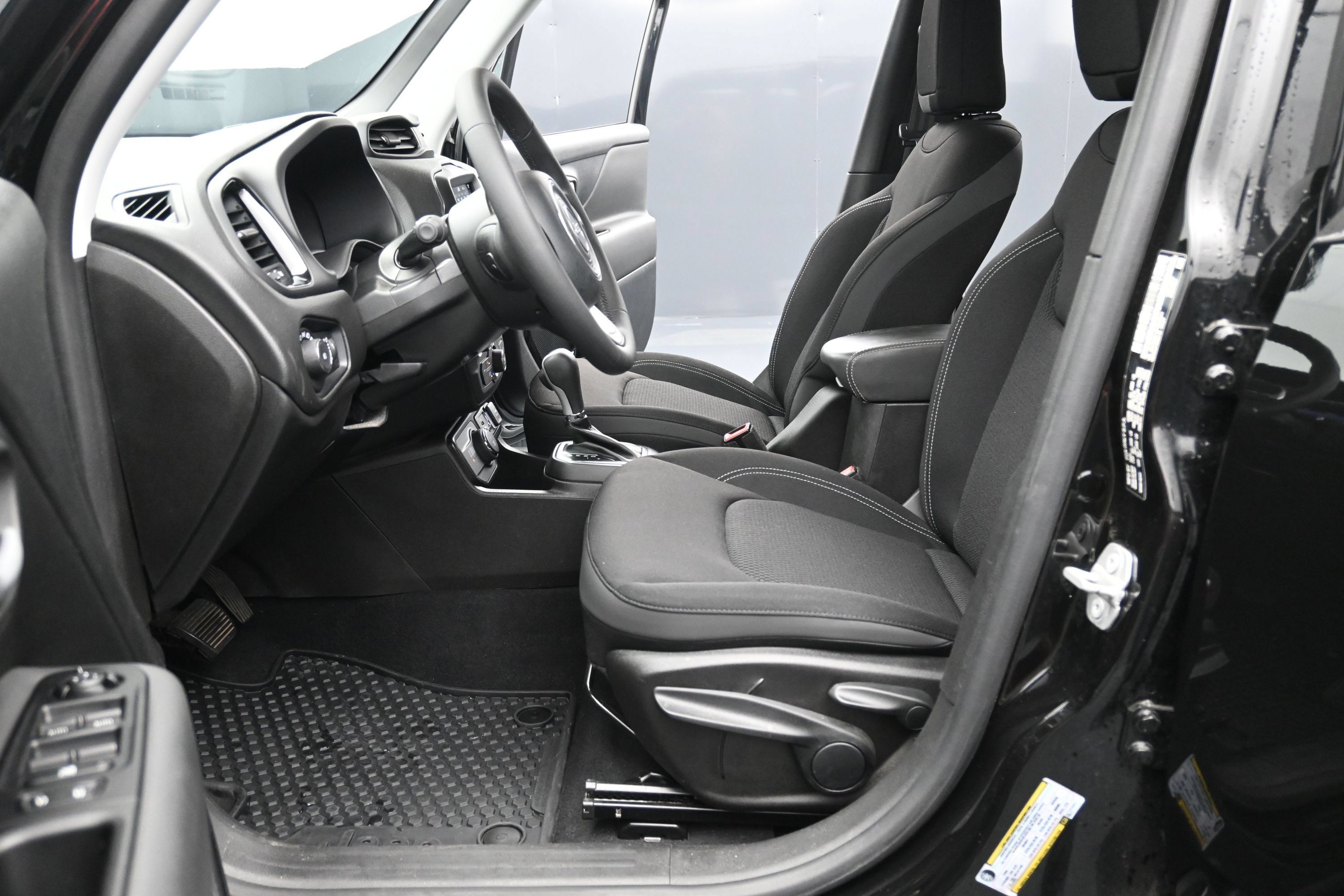 Used 2023 Jeep Renegade Altitude AWD/4WD image 22