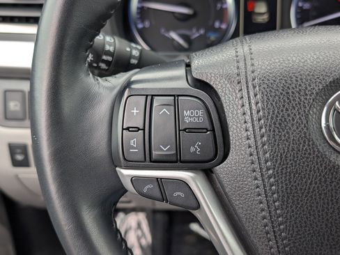 Used 2019 Toyota Highlander XLE image 23