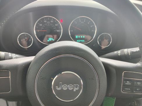 Used 2013 Jeep Wrangler Sport AWD/4WD image 27