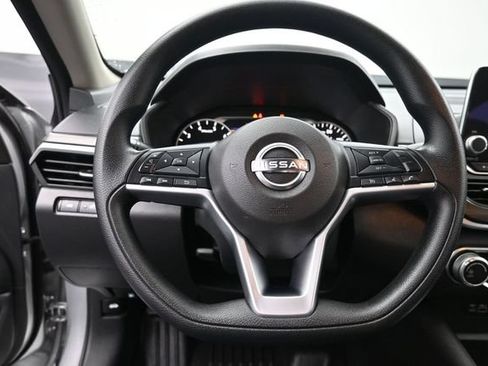 Used 2024 Nissan Altima 2.5 SV FWD image 4